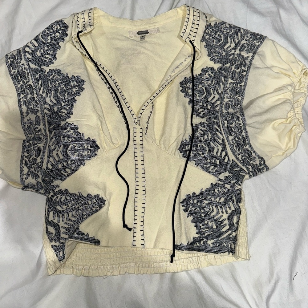 Gimmicks by BKE Cream and Black Embroidered Top
